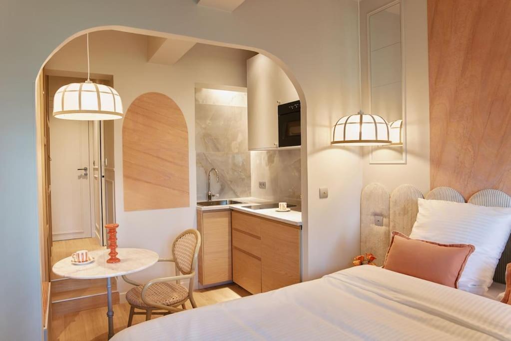 Hermes - Duke Housing * Paris